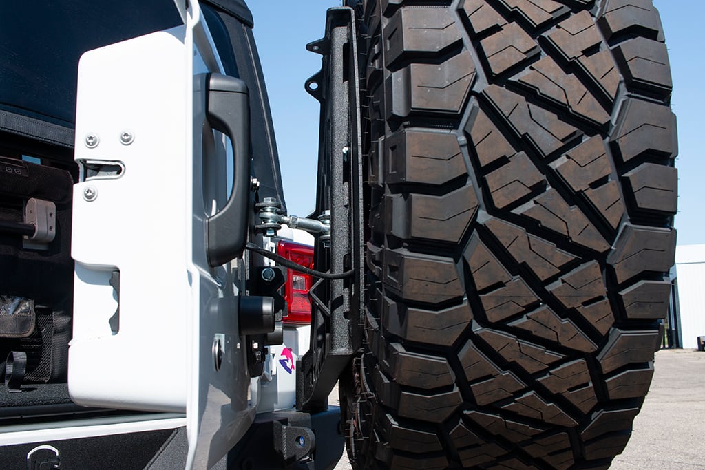 Tire Carrier | Shield Gate Swinging | Jeep Wrangler JL (2018+)