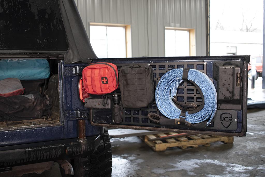 JcrOffroad: Wrangler Tailgate MOLLE Panel