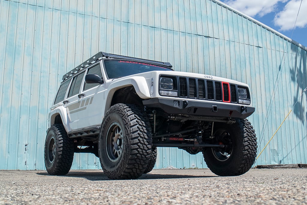 JcrOffroad: Jeep Cherokee Front Bumper | Crusader | Jeep XJ (84-01)