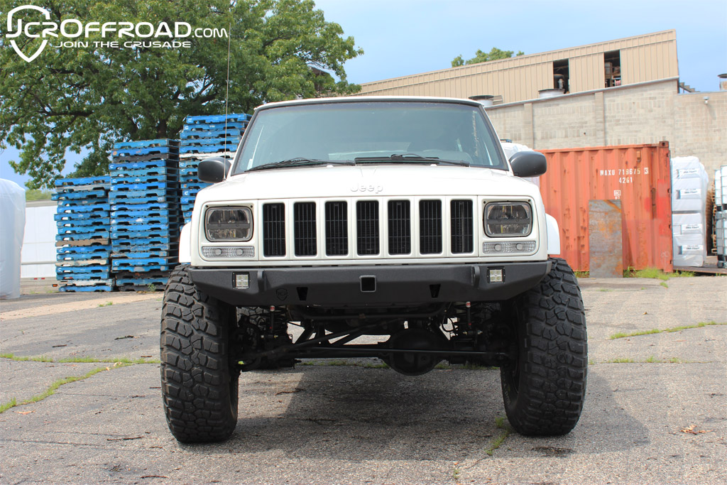 JcrOffroad: Jeep Cherokee Front Bumper | Crusader | Jeep XJ (84-01)